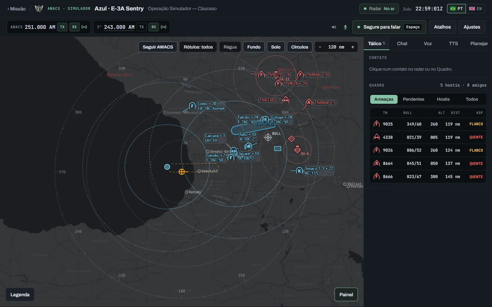 Radar do AWACS: a barra com o estado do radar, o relógio Zulu e o idioma PT | EN; o rádio com a frequência do AWACS, a segunda frequência, os botões de volume e microfone, Segure para falar, Atalhos e Ajustes; o radar com os contatos, as defesas, o tanker e os desenhos; o painel Tático com o Contato e o Quadro